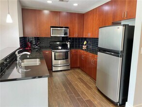 950 W Peachtree St NW in Atlanta, GA - Building Photo - Building Photo