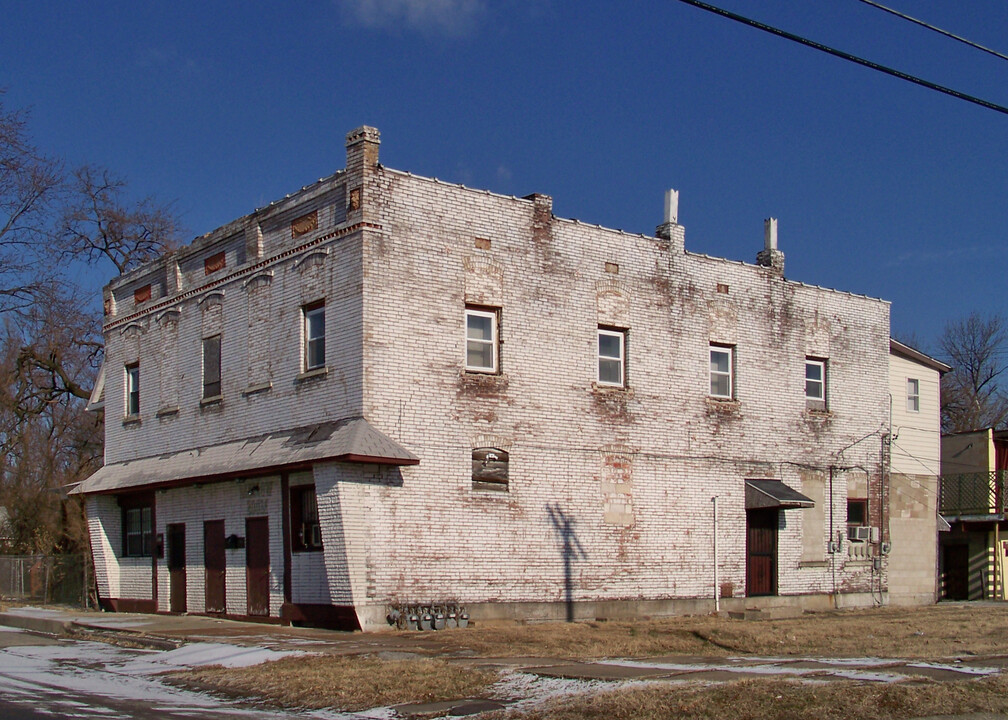 2741-2743 Market St in East St. Louis, IL - Building Photo