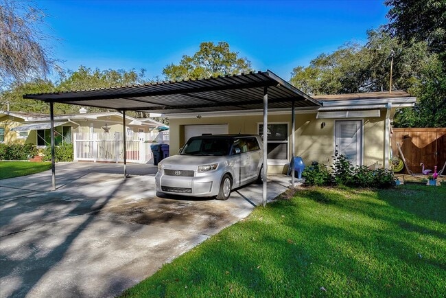 1701 E Henry Ave in Tampa, FL - Building Photo - Building Photo