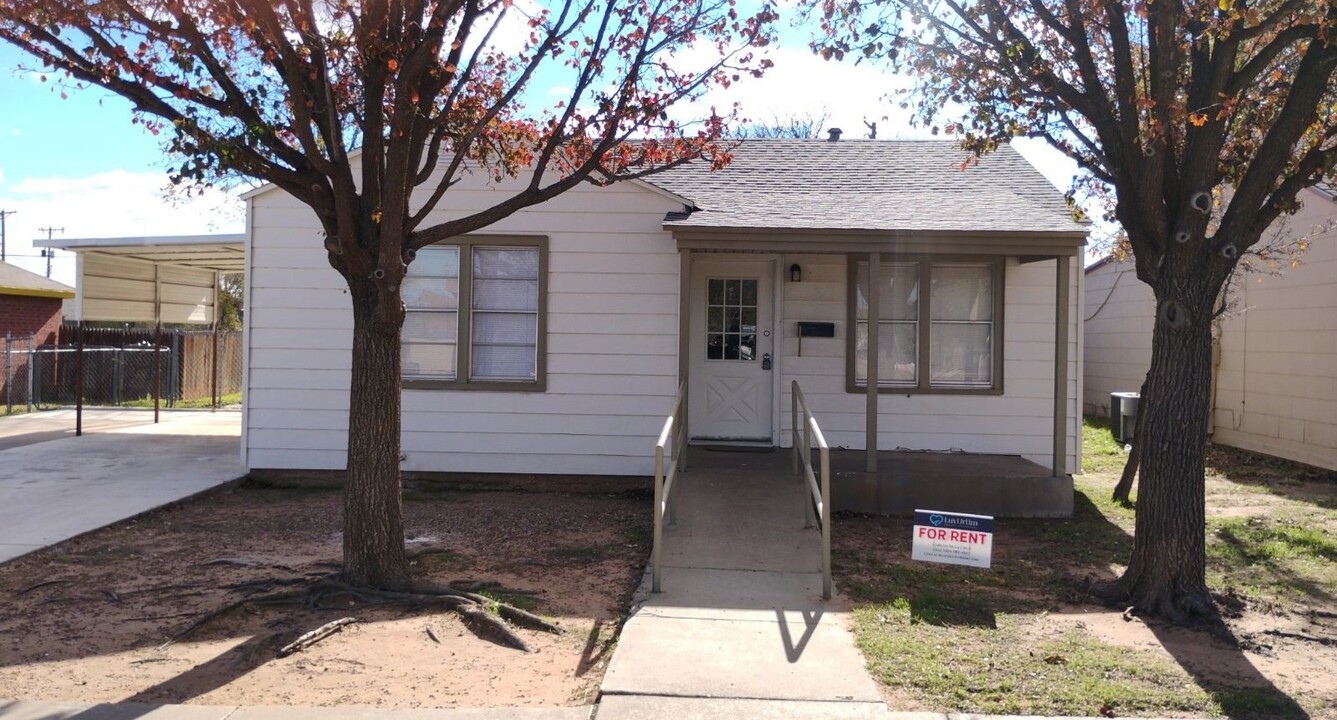 209 38th St in Lubbock, TX - Building Photo