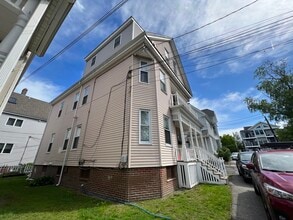 24 Ellington Rd, Unit 3 in Somerville, MA - Foto de edificio - Building Photo
