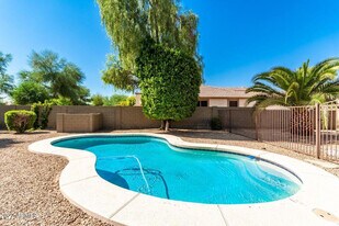 15465 W Glenrosa Ave in Goodyear, AZ - Building Photo