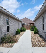 5804 Nightingale Ave-Unit -1 in Mission, TX - Foto de edificio - Building Photo