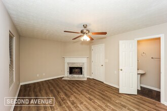 6614 Rebecca Lou Ln in Lithonia, GA - Foto de edificio - Building Photo