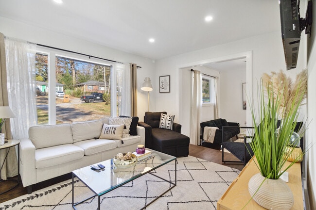 property at 2995 Pasadena Dr