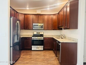 211 Kramer Ct in Florence, NJ - Building Photo - Building Photo