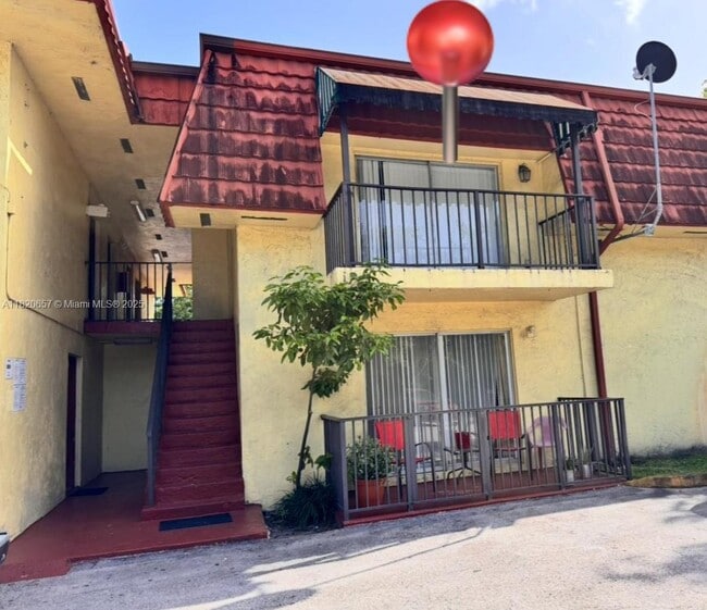 8009 W 6th Ave in Hialeah, FL - Building Photo - Building Photo