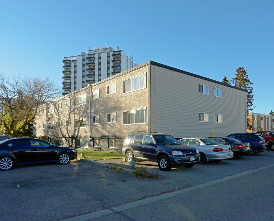 10011 62 St NW in Edmonton, AB - Building Photo