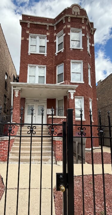 1105 S Richmond St in Chicago, IL - Foto de edificio