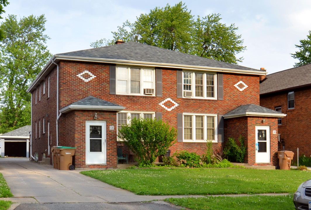 12 Concord Dr in Cheektowaga, NY - Foto de edificio