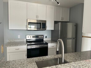 685 Dartmore Ln in Hayward, CA - Building Photo - Building Photo