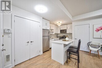 128 Fairview Mall Dr in Toronto, ON - Building Photo - Building Photo