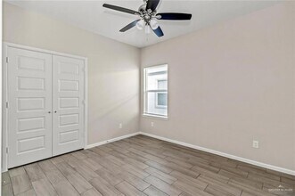 1301 W Sucre Dr, Unit 3 in Edinburg, TX - Foto de edificio - Building Photo