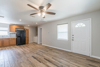 4835 John Victor Dr in San Antonio, TX - Building Photo - Building Photo