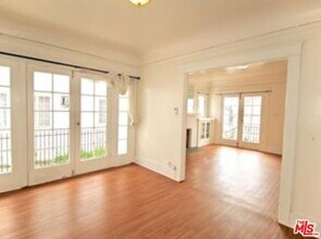 1034 N Kenmore Ave in Los Angeles, CA - Building Photo - Building Photo