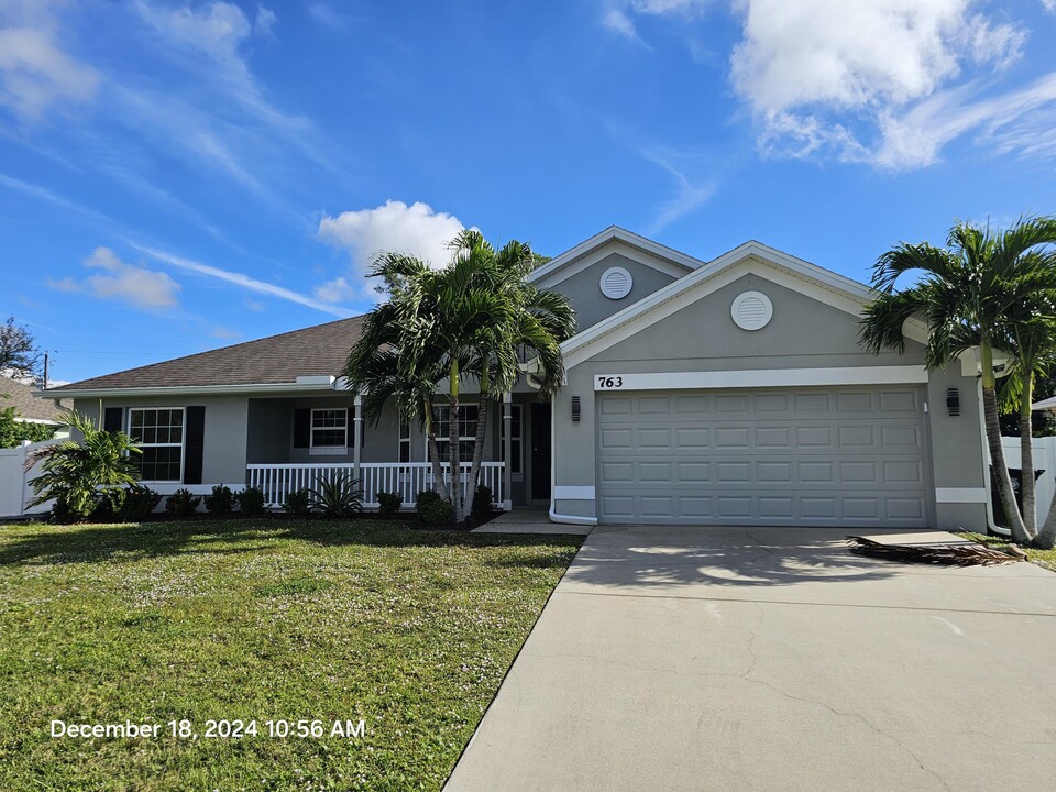 763 SW Hogan St in Port St. Lucie, FL - Building Photo