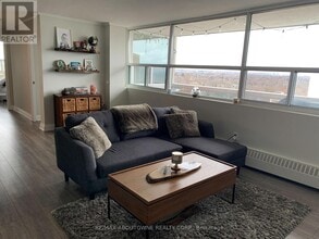 2263 Marine Dr in Oakville, ON - Building Photo - Building Photo