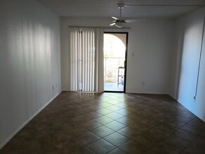 5757 W Eugie Ave, Unit #1112 in Glendale, AZ - Building Photo - Building Photo