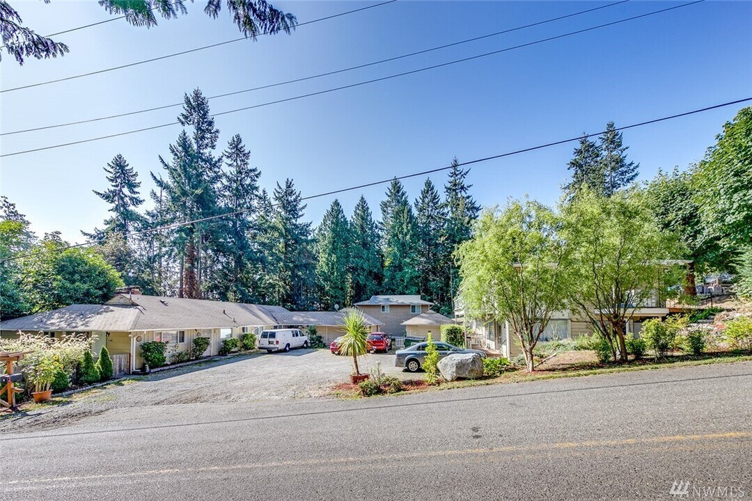 4105 Kennedy Dr, Unit #3 in Bremerton, WA - Building Photo