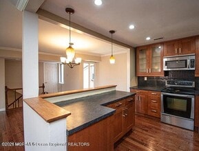 5 Newport Ct in Brick, NJ - Building Photo - Building Photo