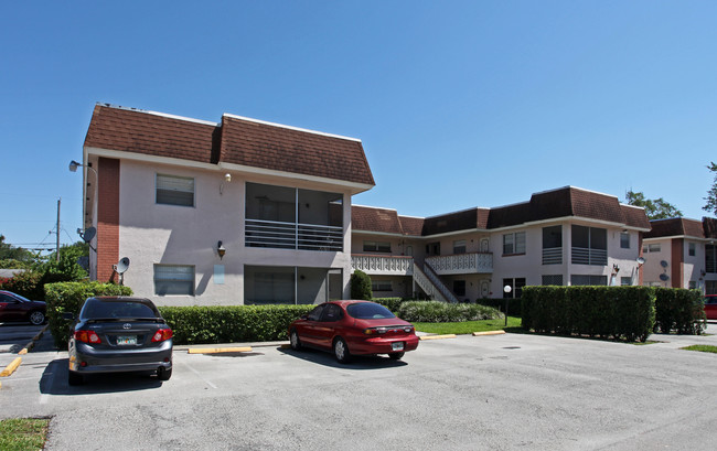 Miramar Club in Miramar, FL - Building Photo - Building Photo