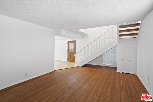 135 W 64th Pl in Inglewood, CA - Building Photo - Building Photo