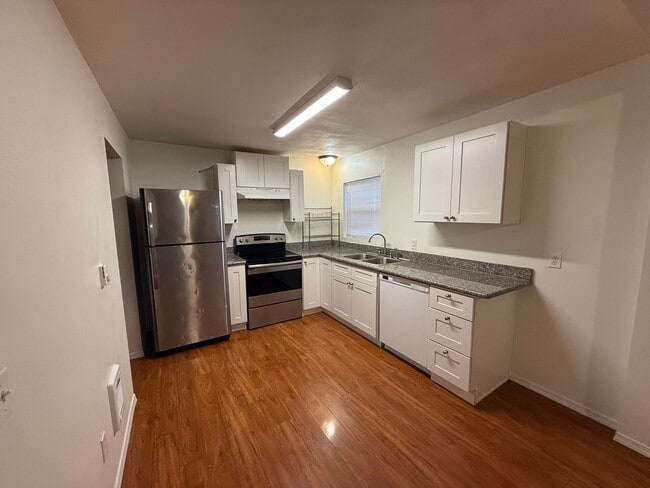 4146 Glenwood Dr SE in Salem, OR - Building Photo - Building Photo