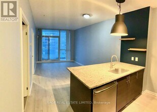 70-1370 Forest Manor Rd in Toronto, ON - Building Photo - Building Photo