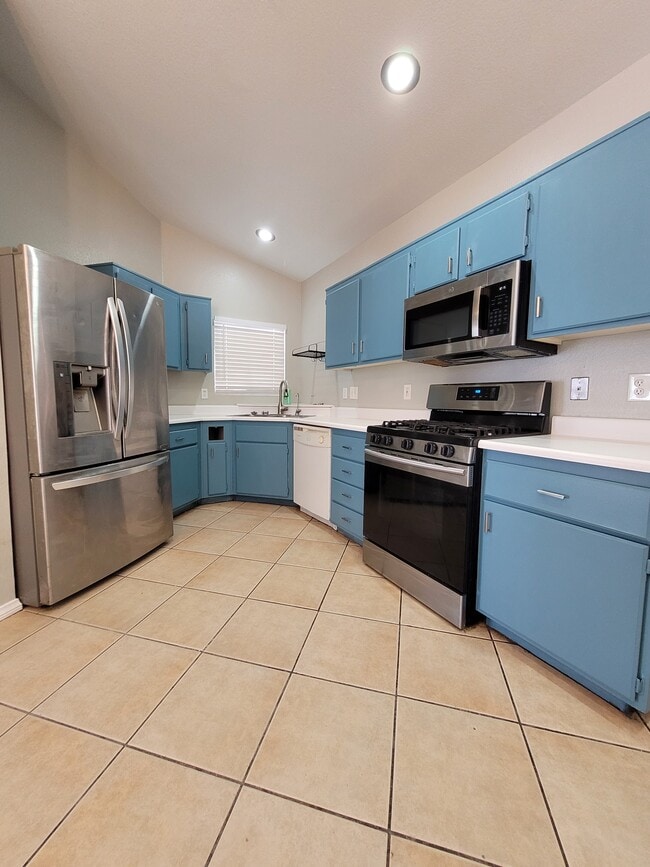 5104 Crystal Breeze Ln