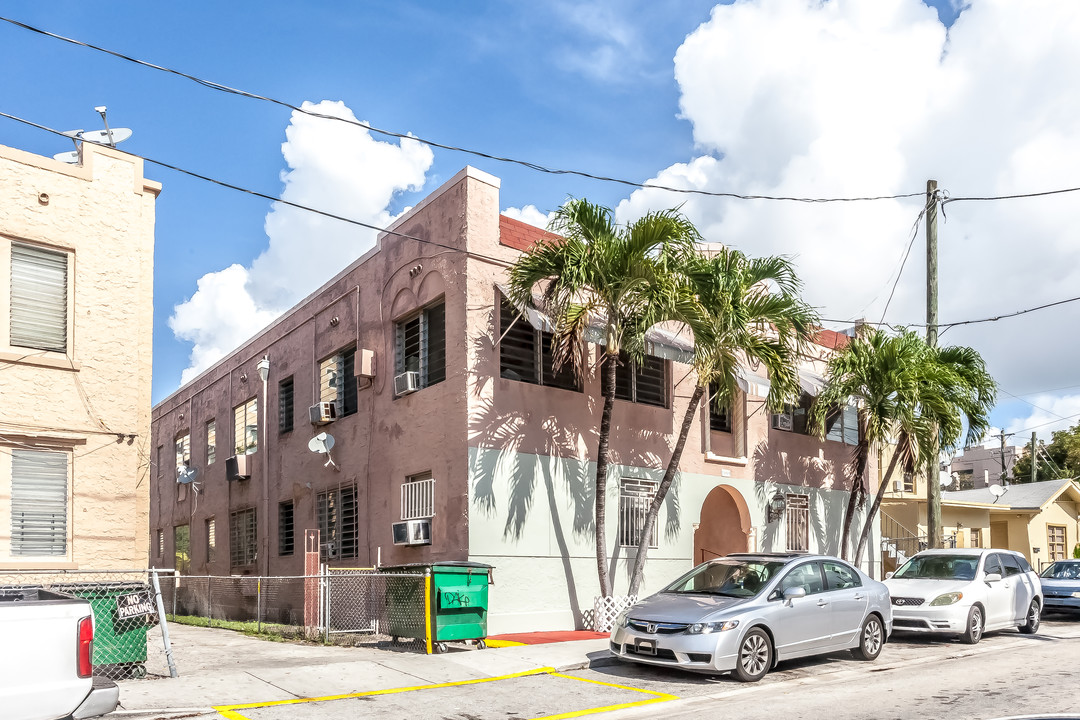 1009 SW 2nd St in Miami, FL - Building Photo