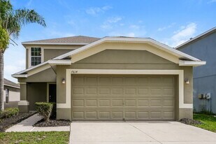 7614 Maroon Peak Dr in Ruskin, FL - Building Photo