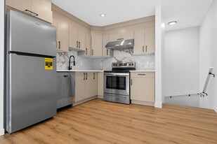 8719-87177 77 Ave NW in Edmonton, AB - Building Photo