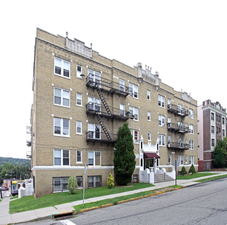 671 Lincoln in Orange, NJ - Foto de edificio