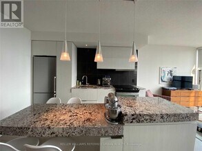 101 Charles St E in Toronto, ON - Building Photo - Building Photo