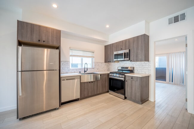 property at 246 N Dillon St