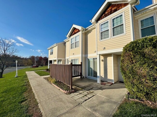 3917 Whispering Hills Dr in Chester, NY - Building Photo - Building Photo