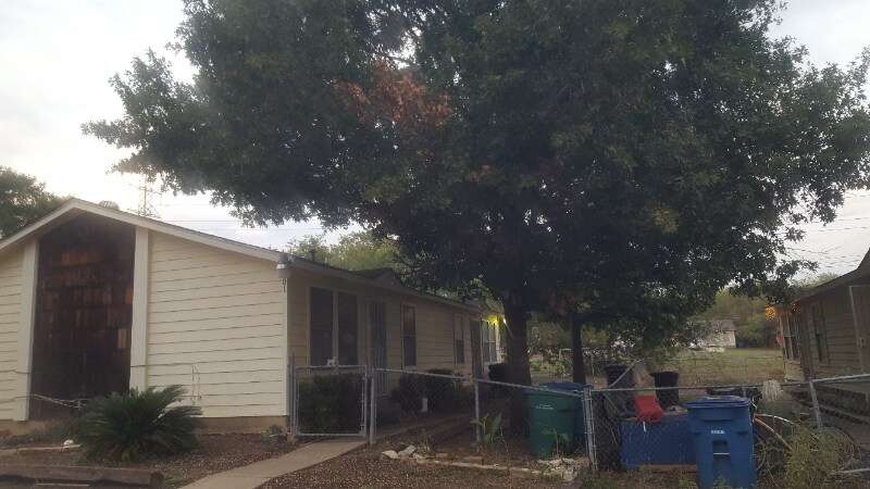 631 J St in San Antonio, TX - Building Photo
