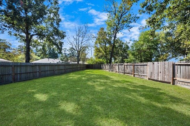 2102 Rolling Glen Dr in Spring, TX - Building Photo - Building Photo