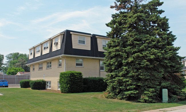 9733-9737 Lorraine Dr in La Grange, IL - Building Photo - Building Photo