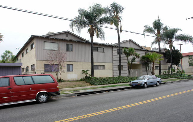 The Madrid Apartments in Van Nuys, CA - Building Photo - Building Photo