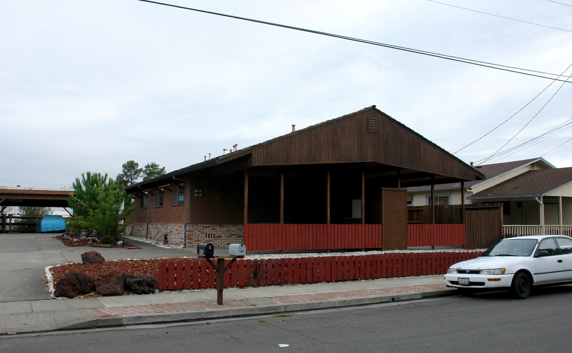 993 Butte Ct in Santa Rosa, CA - Foto de edificio