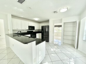 10579 Pebble Cove Ln in Boca Raton, FL - Foto de edificio - Building Photo