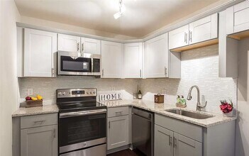 709 Glenbrook Dr in Raleigh, NC - Building Photo - Building Photo
