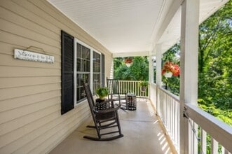 73 Waters Rd in Asheville, NC - Foto de edificio - Building Photo