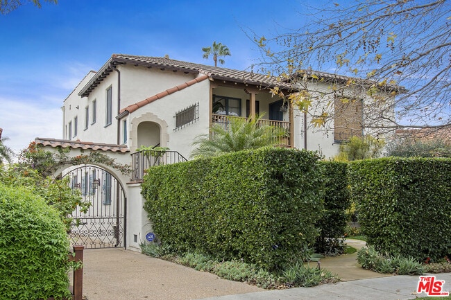 property at 607 N Kilkea Dr