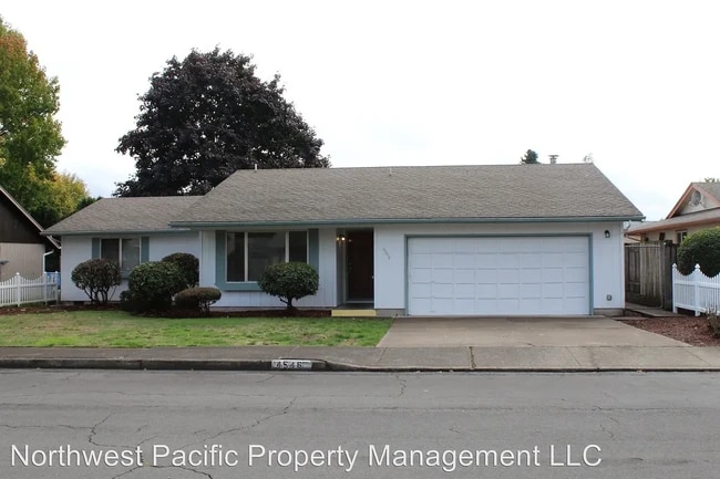 property at 4546 Blue Sky Ct SE