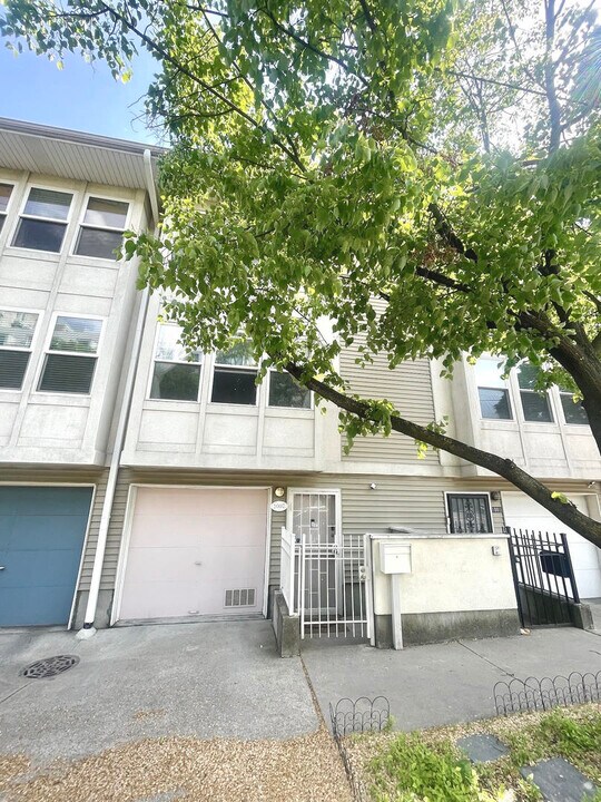 1007 E 61st St in Chicago, IL - Building Photo