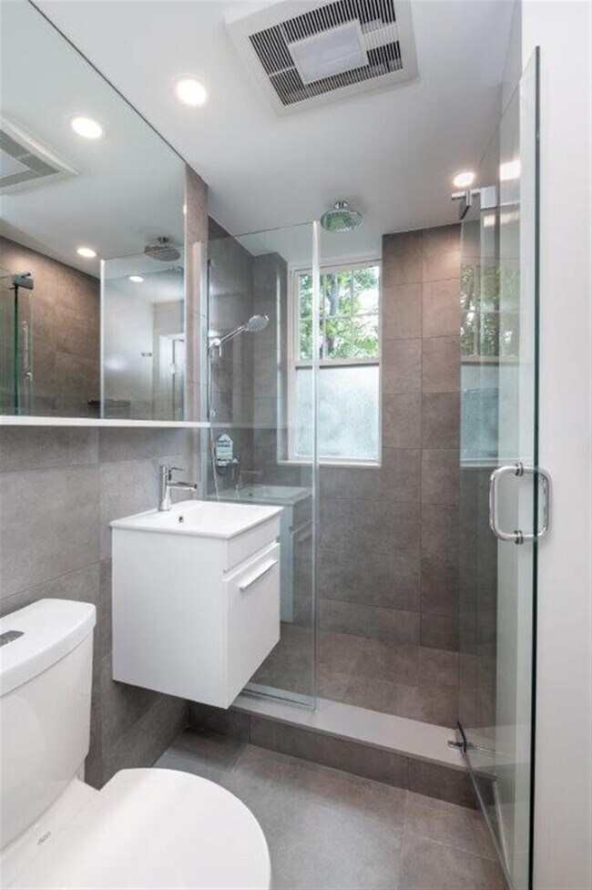 7 Forest St, Unit 4 in Cambridge, MA - Building Photo - Building Photo