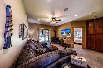 607 Pyramid Ct in South Lake Tahoe, CA - Building Photo - Building Photo