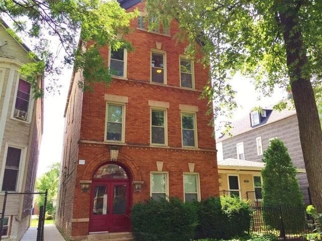2727 N Hamlin Ave, Unit 2